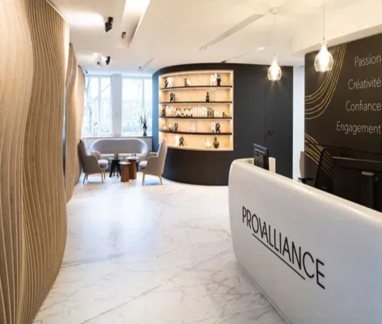 Une avancée majeure dans le secteur de la coiffure : le groupe Provalliance lance un programme de formation sur les cheveux bouclés, frisés et crépus dans tous ses salons