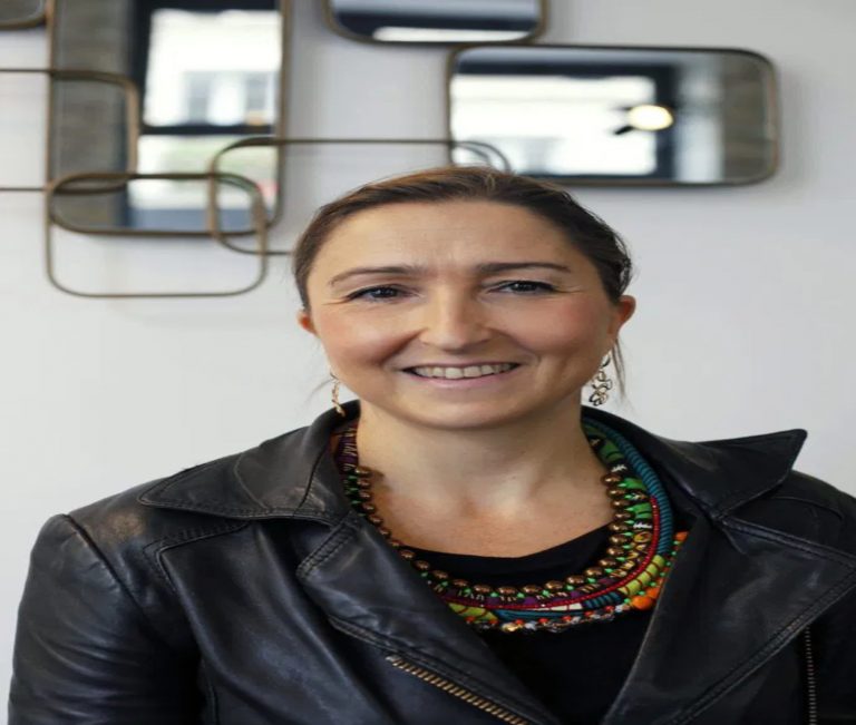 Aude Livoreil-Djampou : vers une coiffure inclusive
